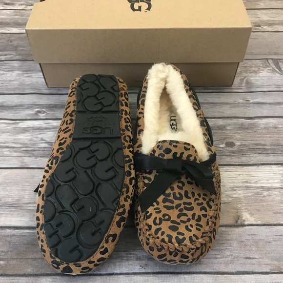 New Ugg Australia Dakota Leopard Bow Slippers - Picture 4 of 8